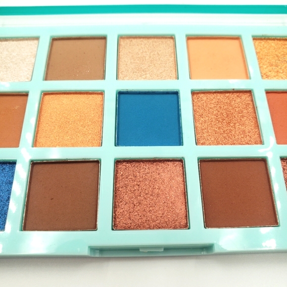 Face makeup browns,nudes,blues eyeshadow palette. - Picture 11 of 12